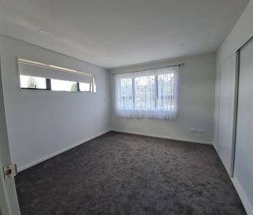 Spacious 2-Bedroom Townhouse - Ranui - Photo 3