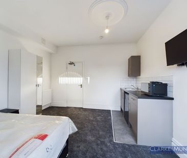 Queens Road, - Photo 5