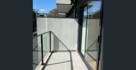 Modern 2-Bedroom Townhouse in Central Reservoir - Photo 3