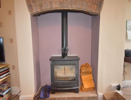 3 Bedroom Semi Detached Available Arranging tenancy - Photo 2