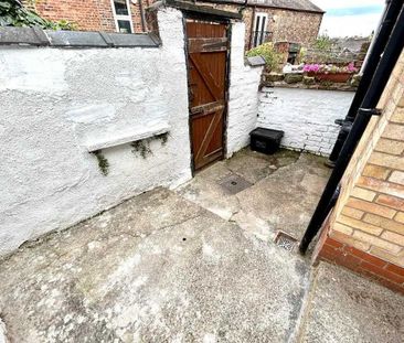 2 bedroom terraced house to rent - Photo 4