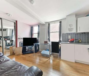 Walden, Station Road, Merstham, RH1 - Photo 1