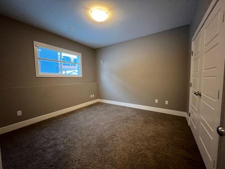 Blackfalds!! Separate Entrance! Separate Yard! - Photo 4