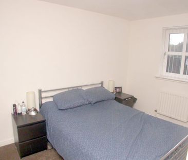 2 bedroom ground floor flat to rent - Photo 2