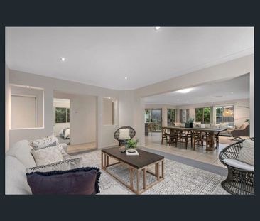 Spacious Home Fully Ducted Air conditioning - Photo 6