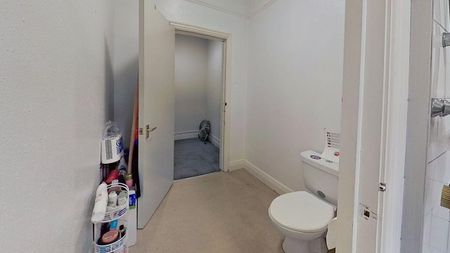 Ash road , Headingley - Photo 3