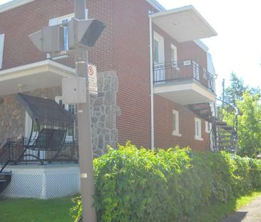 LOGEMENT 4/12 À LOUER LIBRE. - Photo 3