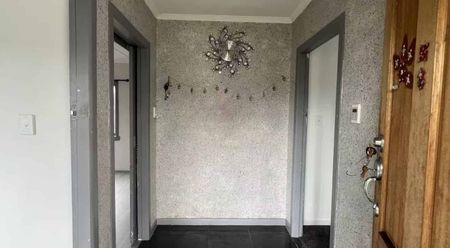 Fully Renovated 3-Bedroom Home + Sleepout – Prime Papatoetoe Location - Photo 5