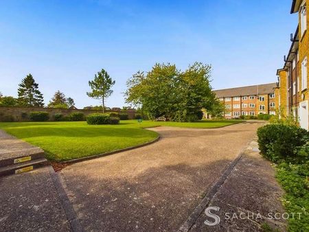 Lancaster Court, Banstead, SM7 - Photo 3