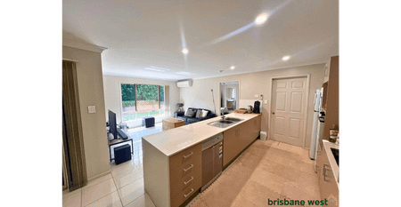 GREAT FAMILY HOME - Photo 3