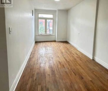 216 JOHN STREET N - Photo 2