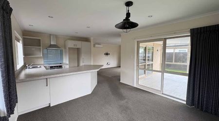 WOODVILLE - 3 BEDROOM - Photo 3