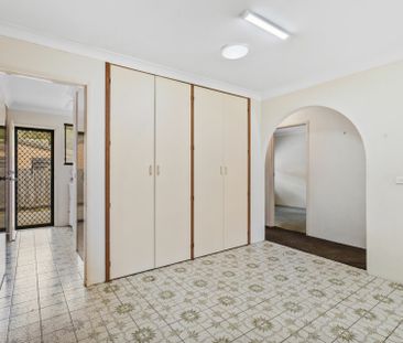 SPACIOUS TWO BEDROOM GROUND FLOOR UNIT - GREAT LOCATION! - Photo 6