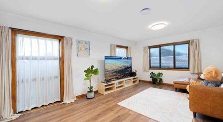 Great Location & A Versatile Room - Photo 2