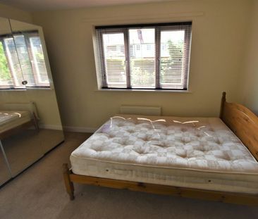 Semi-detached house to rent on - Photo 3