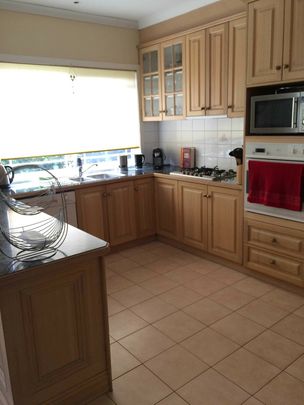 3 BEDROOM TOWNHOUSE 150M FROM LAKE WENDOUREE - Photo 1