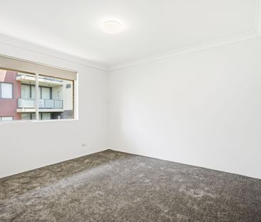 11/4 John Tipping Grove, Penrith - Photo 2