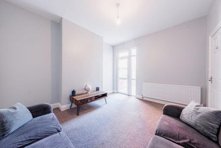 4 bedroom terraced house to rent - Photo 4