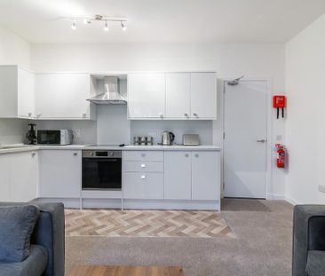 3 bedroom flat to rent - Photo 6