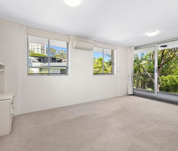 OVERSIZED APARTMENT IN PRIME EASTERN HILL POSITION - Photo 2