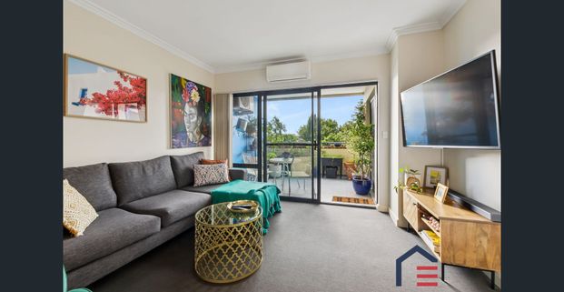 Top-Floor Comfort in the Heart of Inglewood - Photo 1