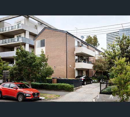 2/4 Mitchell Street, Brunswick, Vic 3056 - Photo 2