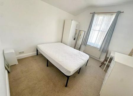 5 bedroom flat to rent - Photo 5