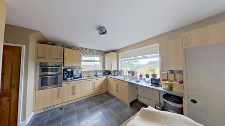 3 bedroom semi-detached house to rent - Photo 5