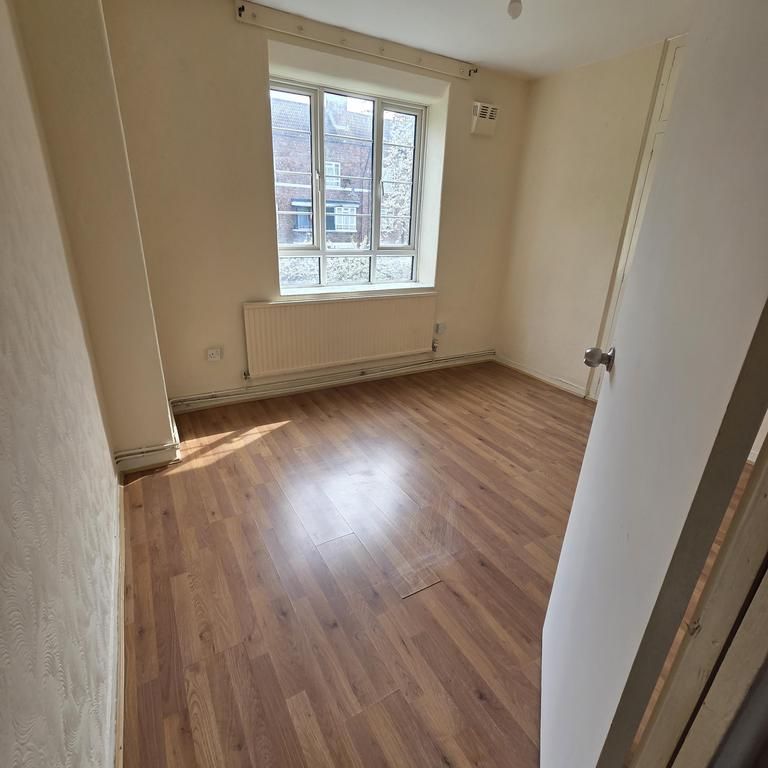 3 bedroom flat to rent - Photo 1