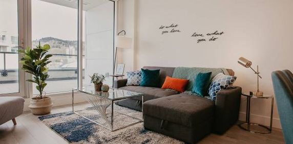 Modern & Stylish Furnished 2 Bedroom + Den @ Ellis Parc - Photo 2