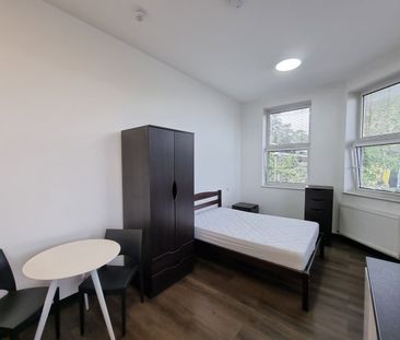 Studio Flat, Parish Lane, SE20 - Photo 2