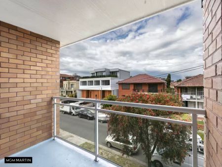 MGM MARTIN - TWO BEDROOM APARTMENT - Photo 2