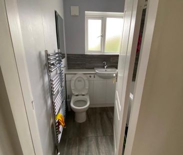 1 bedroom in a flat share to rent - Photo 5