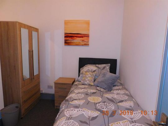 1 bedroom in a house share to rent - Photo 1