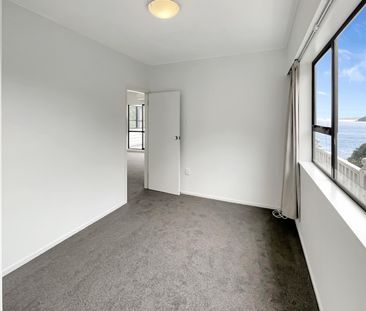 Spectacular Views in Hataitai - Photo 5