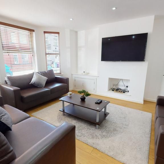 6 bedroom house to rent - Photo 1