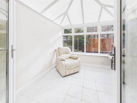 4 bedroom semi-detached house to rent - Photo 3