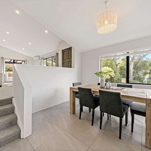 Three Bedroom One Bath in Hillcrest! - Photo 3