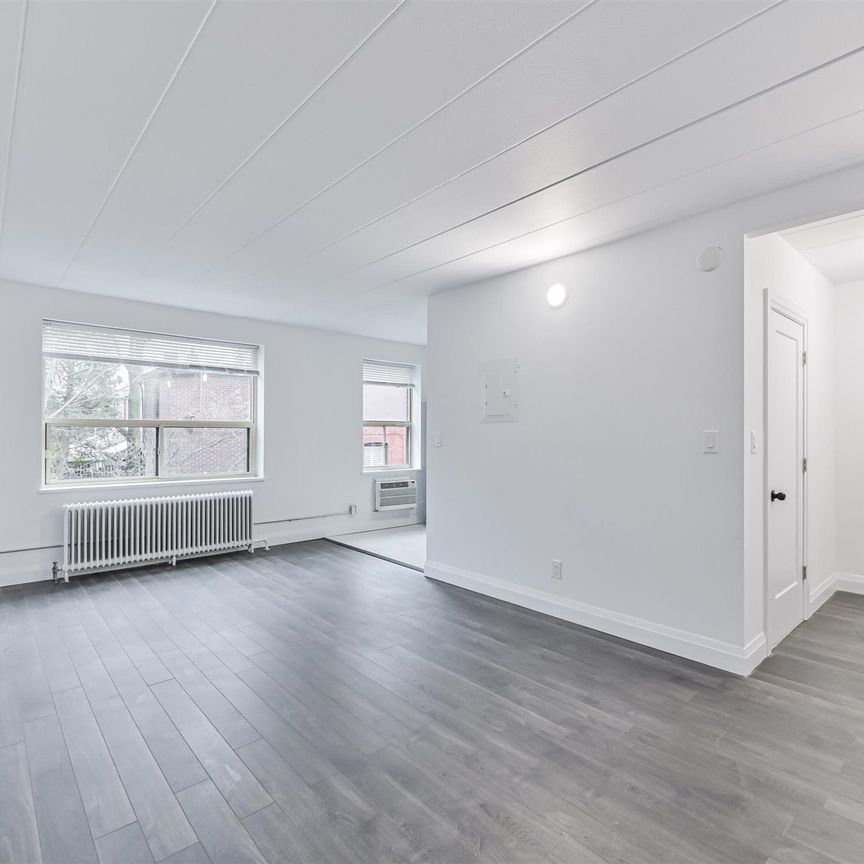 For Lease - 325 Sammon Avenue Unit# 207, Toronto, Ontario - Photo 1