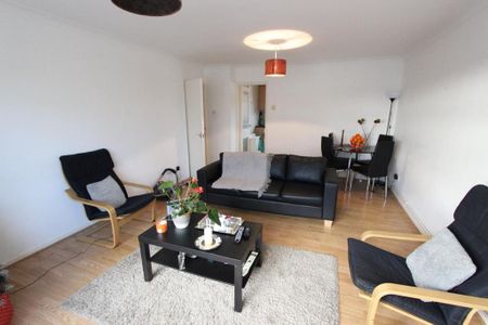 2 bedroom flat to rent - Photo 2