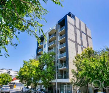 Open the Door to City-Fringe Sophistication - Photo 1