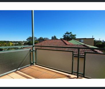 Affordable Living in Trendy Greenslopes - Photo 2