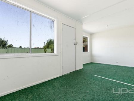 4 Kiata Court, COOLAROO - Photo 5