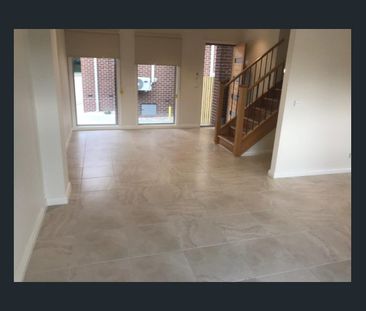 Stylish and Modern Townhouse in Clayton - Photo 5