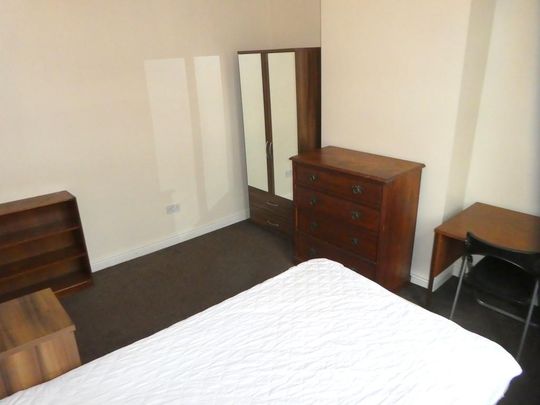 4 bedroom terraced house to rent - Photo 1