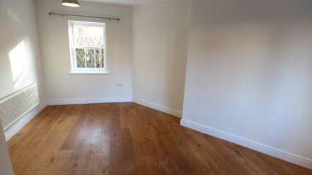 Three Bedroom Terraced House for Rent in Chelmsford - Photo 2