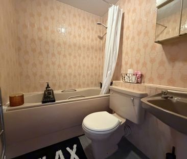 Studio Flat, Frensham Court, NW4 - Photo 4