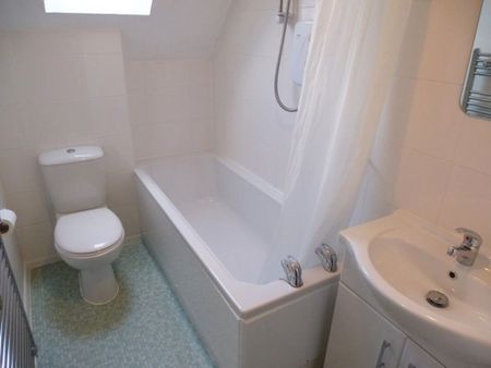 A 2 Bedroom House in Churchdown GL3 1LA - Photo 3