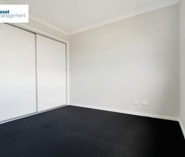 Modern 3 Bedroom Townhouse in a Great Location! - Photo 3