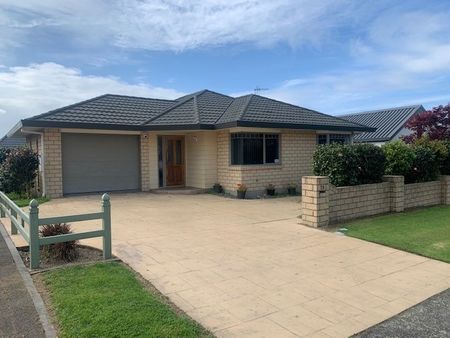 Very Tidy With Water Views - Welcome Bay - Photo 2